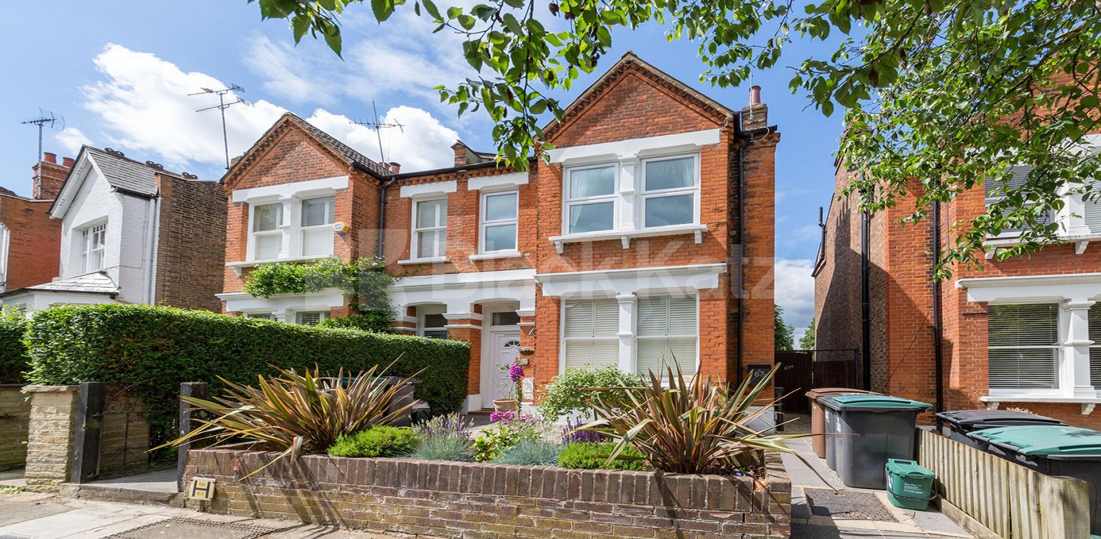 			THIS PROPERTY IS NOW ON HOLD, 2 Bedroom, 1 bath, 1 reception Flat			 Muswell Avenue, Muswell Hill 
